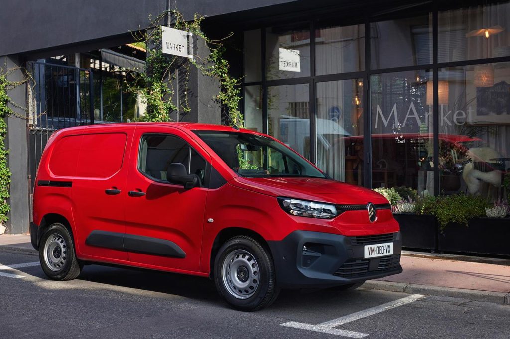 Citroen-Berlingo-Van-rouge-2024-03